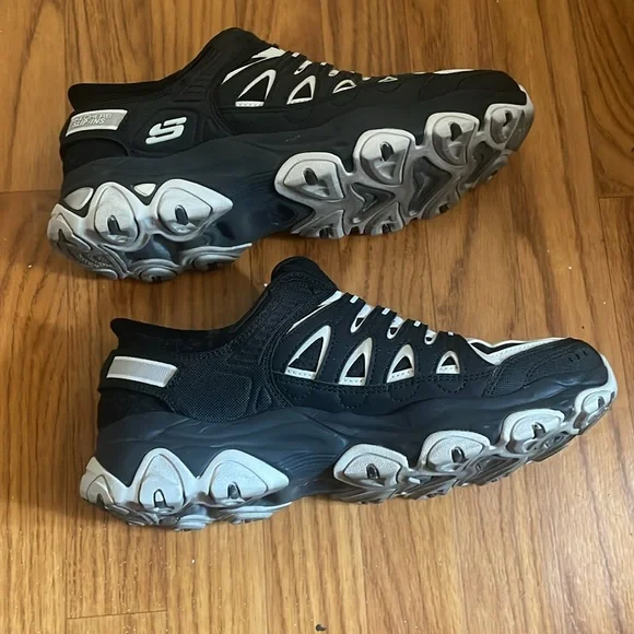 Skechers Black and White Slip In Sneakers Size 9 - Picture 3 of 5